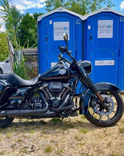 Mobile Miettoiletten für Baustellen & Veranstaltungen in Bayern toilettenkabine fuer event niederbayern toilettenkabine-fuer-event-niederbayern